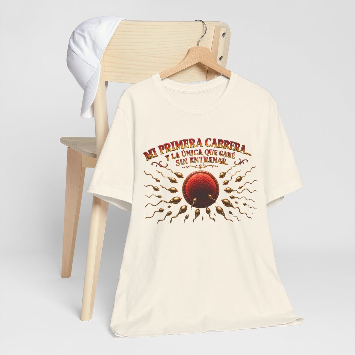 T-Shirt — "Mi Primera Carrera: La Única Que Came Sin Entrenar" Retro Running Graphic Tee