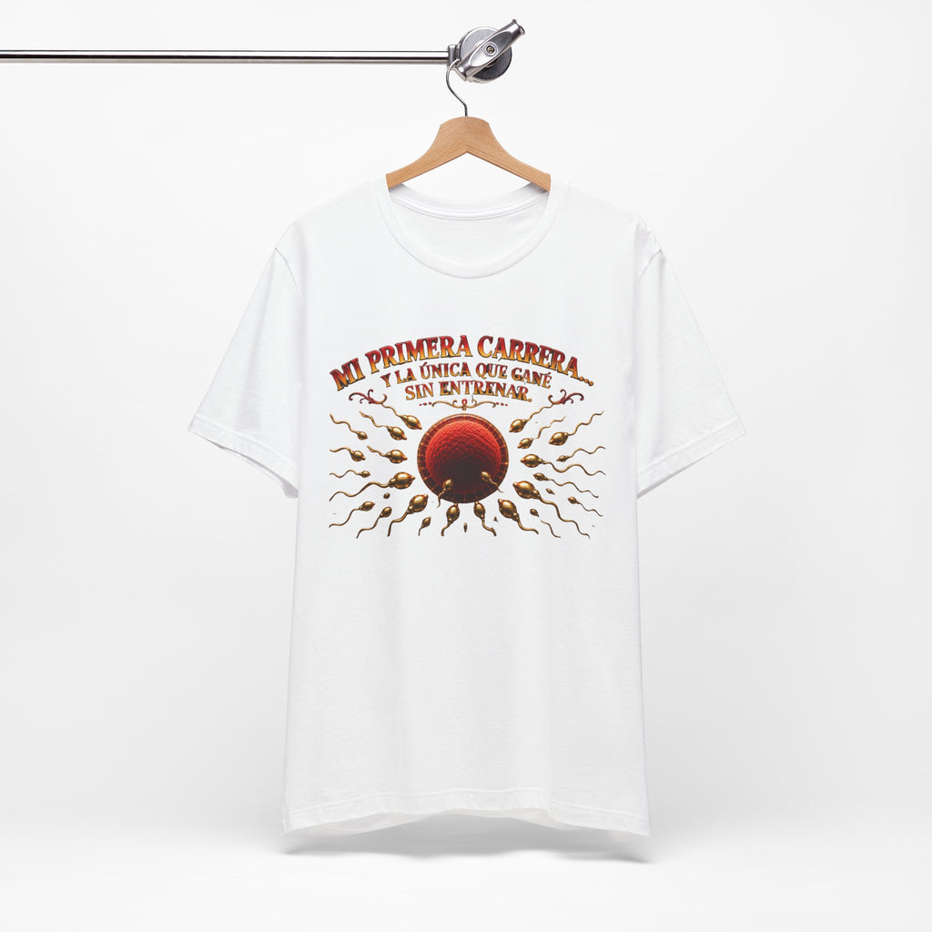 T-Shirt — "Mi Primera Carrera: La Única Que Came Sin Entrenar" Retro Running Graphic Tee