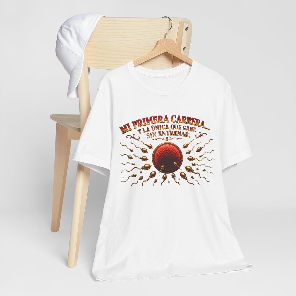T-Shirt — "Mi Primera Carrera: La Única Que Came Sin Entrenar" Retro Running Graphic Tee